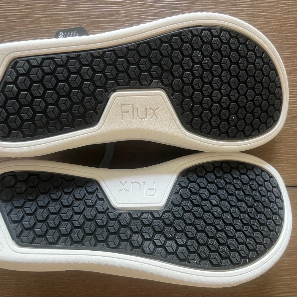Flux Footwear Knit Trainer - Picture 3 of 3